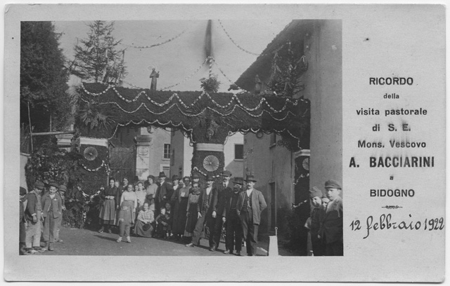 Cartolina ricordo della visita di Monsignor Aurelio Bacciarini a Bidogno