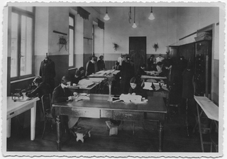 Classe di apprendiste sarte a Lugano