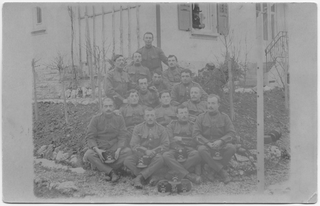 Compagnia di soldati in posa