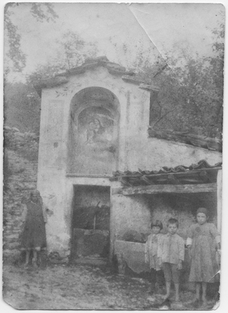 Gruppetto alla fontana di Odogno