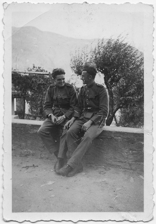 Ignazio Rovelli (a sn) con un commilitone durante il servizio militare