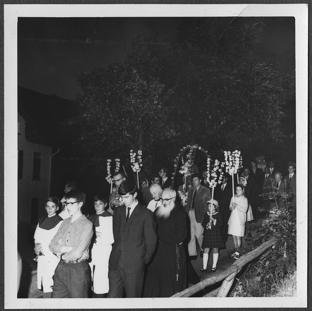 Fedeli in processione