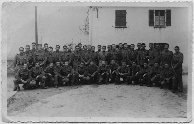 Commilitoni in posa durante il servizio militare