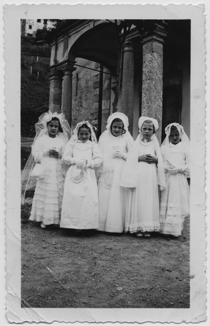 Bambine in occasione della Prima Comunione a Bidogno