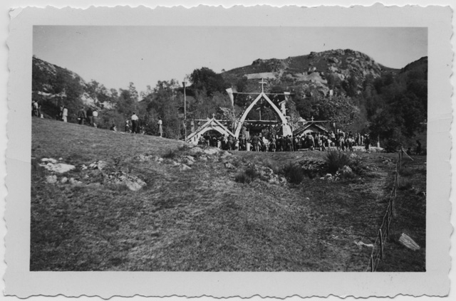 Gruppo in festa all'oratorio di Gola di Lago
