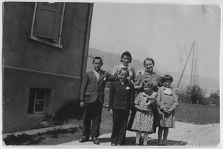 Famiglia Forlani in posa a Glovelier