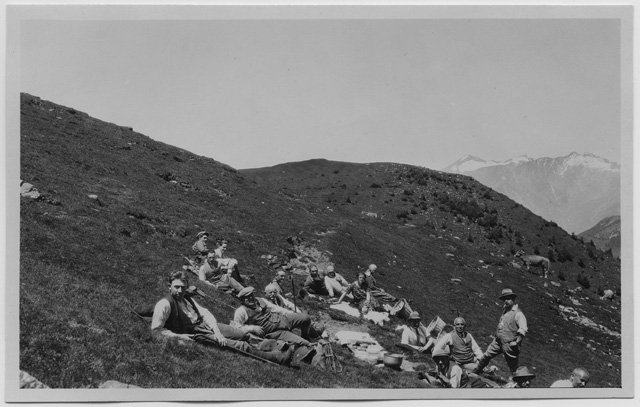 Gruppo durante un pranzo in montagna nei pressi dell'alpe di Piandanazzo