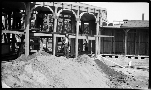 Enrico Besomi sul cantiere per la costruzione del lido di Lugano