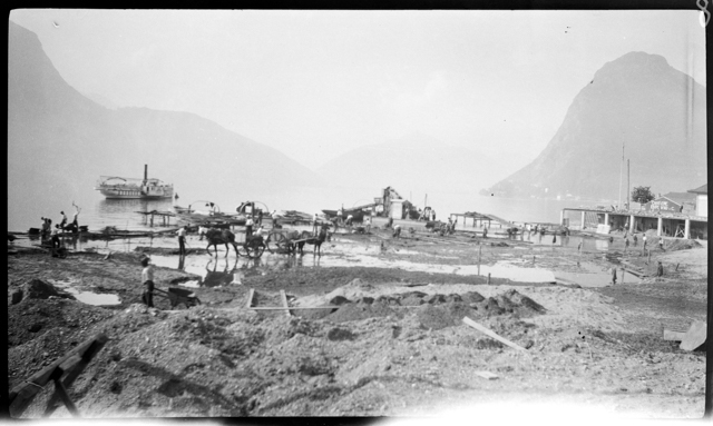 Operai sul cantiere per l'edificazione del lido di Lugano