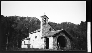 Veduta della chiesa di Maria SS Ausiliatrice a Gola di Lago