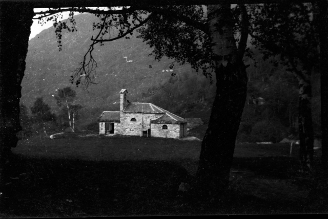 Veduta di Gola di Lago con la chiesa di Maria SS Ausiliatrice