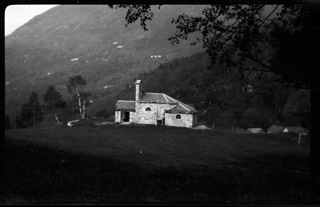 Veduta di Gola di Lago con la chiesa di Maria SS Ausiliatrice