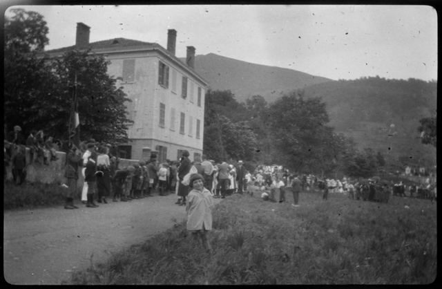 Gruppo di persone in festa a Tesserete