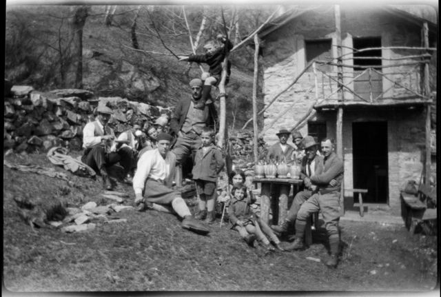 Famiglia Besomi con amici a Gola di Lago