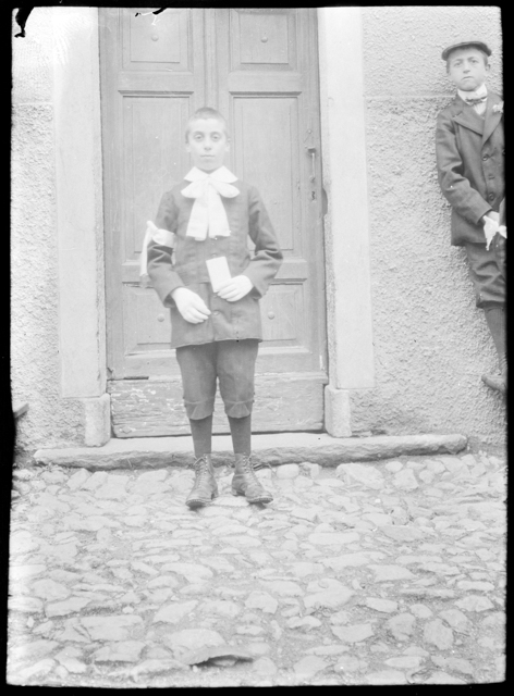 Bambino in posa in occasione della Cresima