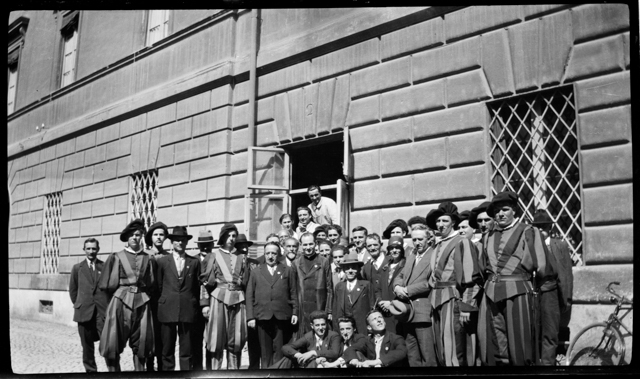 Gruppo in posa con Guardie Svizzere