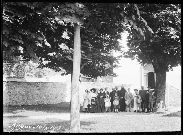 Gruppo in posa davanti al Convento di Bigorio