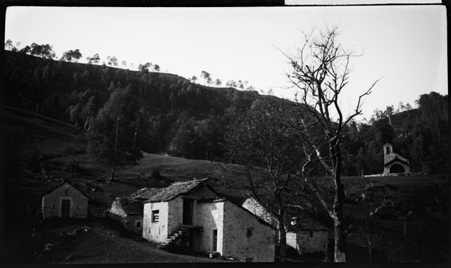 Veduta di Gola di Lago con la chiesa di Maria SS Ausiliatrice