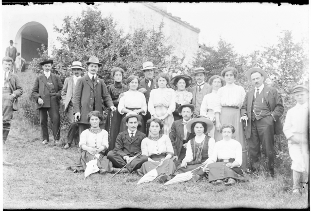Gruppo in posa all'oratorio di San Bernardo a Comano