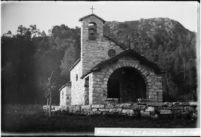 Veduta della chiesa di Maria SS Ausiliatrice a Gola di Lago