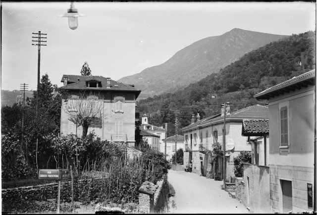Veduta di via Luigi Canonica a Tesserete