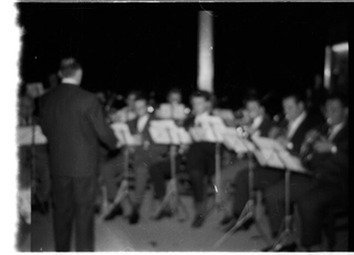 Filarmonica Capriaschese durante un'esibizione (fuori fuoco)