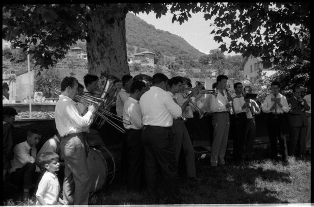 Filarmonica Capriaschese sul sagrato della chiesa di S- Stefano a Tessererete in occasione del Corpus Domini