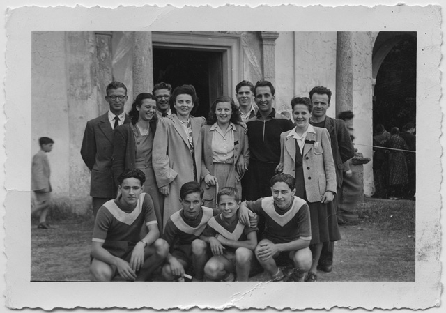 Gioventù oratoriana Santo Stefano davanti al santuario della Madonna d'Ongero a Carona