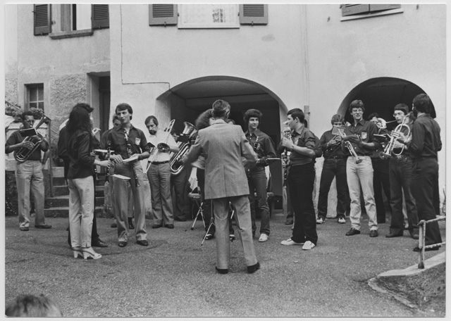 Filarmonica Capriaschese diretta dal maestro Osvaldo Colombi durante un concerto a Cagiallo