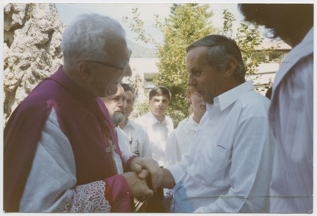 Monsignor Rodolfo Poli lascia la pieve, saluto del presidente della Filarmonica Capriaschese Edy Airoldi