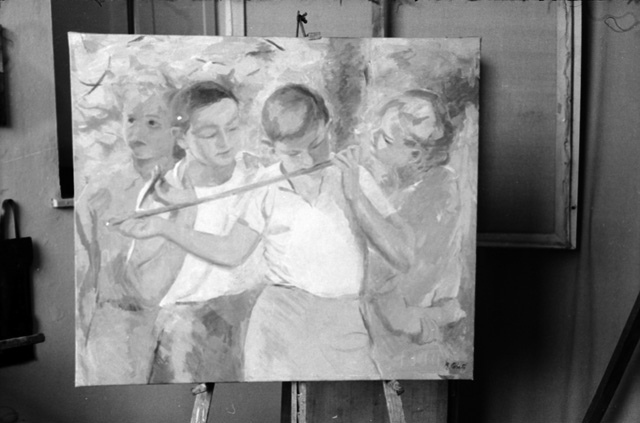 Interni dello studio di Regina Conti con il dipinto "Gruppo con suonatore di zufolo"