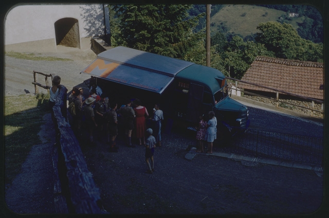 Camion della Migros alle case Muschi a Bidogno