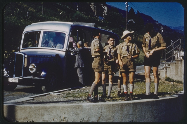 Scout bernesi della Roverrotte Cepheus all'arrivo a Bidogno con l'autopostale