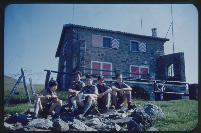 Scout berneri della Roverrotte Cepheus davanti alla capanna Mionte Bar