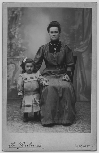 Ritratto di Chiarina Fumasoli con la figlia Regina