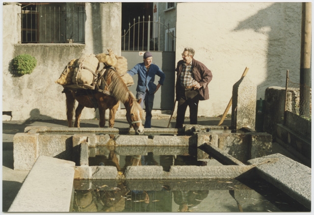 Giordano Quadri e Giancarlo Guerra al lavatoio di Vaglio