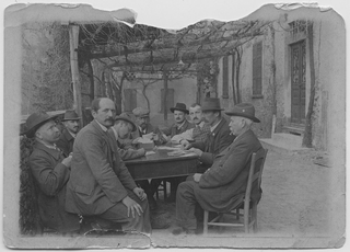 Gruppo attorno a un tavolo del ristorante Antonini-Merk a Tesserete