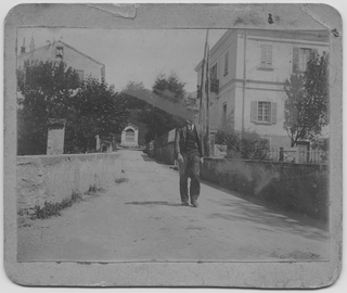 Uomo in via Carlo Battaglini a Tesserete