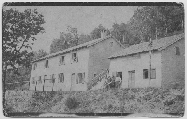 Gruppo davanti al Ritrovo Gola di Lago