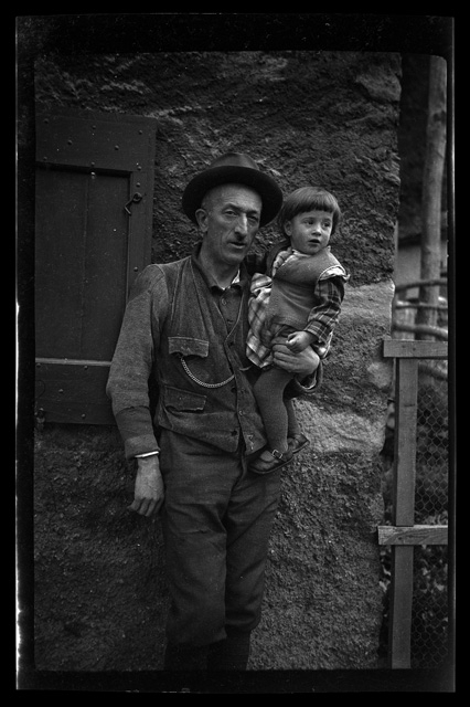 Ritratto di Alfredo Antonini con la figlia Annamaria a Condra