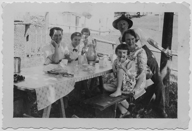 Famiglia Antonini a Condra con amici