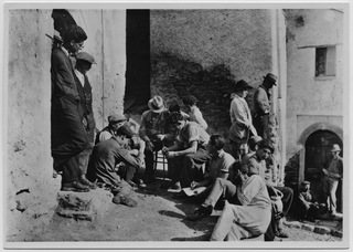 Cartolina di Corticiasca con uomini che giocano a carte