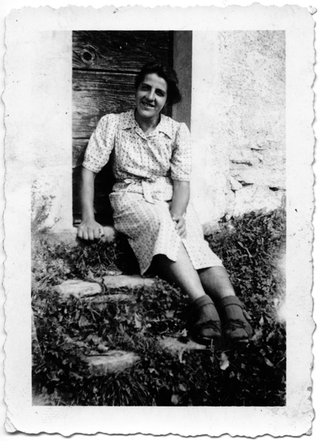 Ritratto di Piera Storni seduta