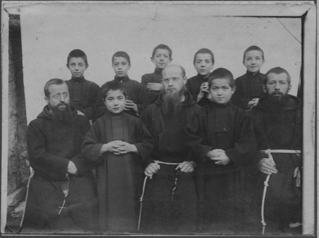 Frati di Bigorio con novizi