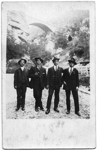 Ritratto di quattro emigranti